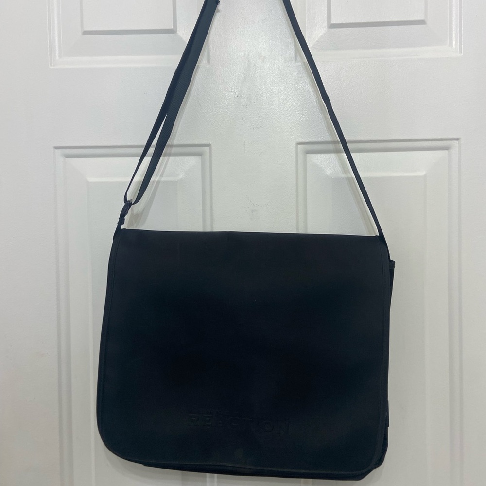 Kenneth Cole Reaction Black Messenger Bag